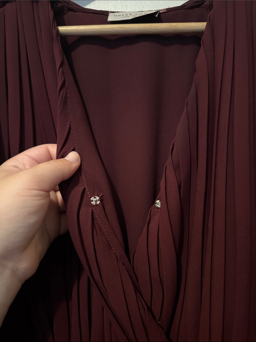 Dress Forum - Elegant Long Sleeve V-Neck Maxi Dress in Burgundy - Picture 7 of 8